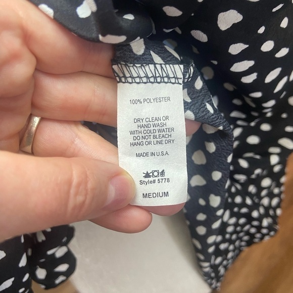 Entro women's M black/white mock ruffle neck relaxed fit blouse w/ keyhole EUC - Picture 8 of 8